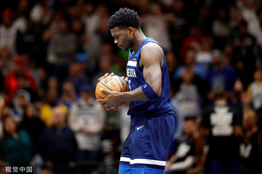 后防线的稳 后防线的稳